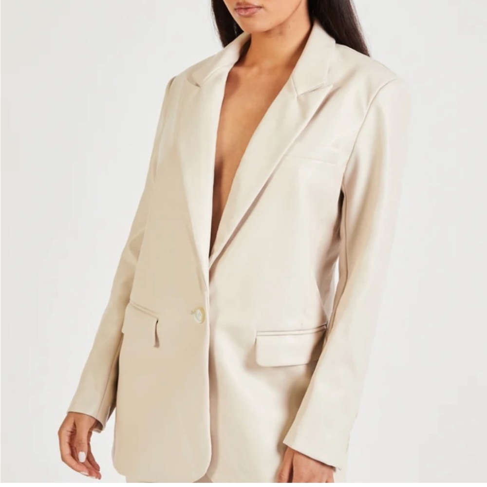 🕊️Faux Leather Blazer - Picture 2 of 6